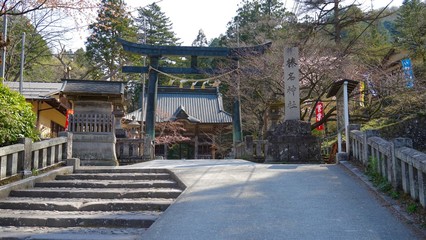 Ｔｈｅ　ｇａｔｅ　ｏｆ　Ｈａｒｕｎａ－ｓｈｒｉｎｅ