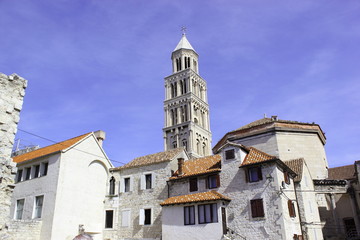 Fototapeta na wymiar Der Glockenturm des Doms in der Altstadt von Split