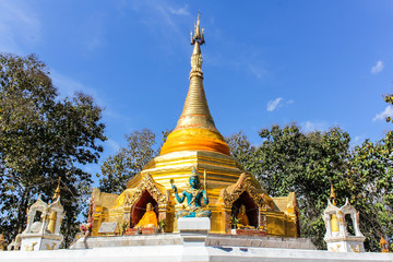 Fototapeta premium Wat Phra That Saeng Hai , Pagoda Shan style