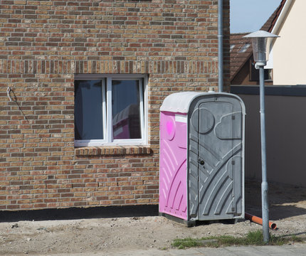 Baustellentoilette in Pink
