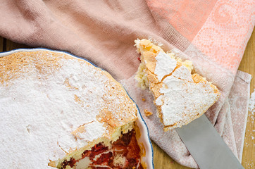Preparation of delicious sweet cake flavored with ripe red straw