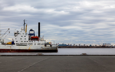 Fototapeta premium Old ship in the harbour