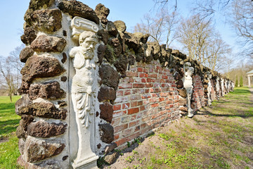 Arkadia. Mur z hermami. © Tomasz Warszewski