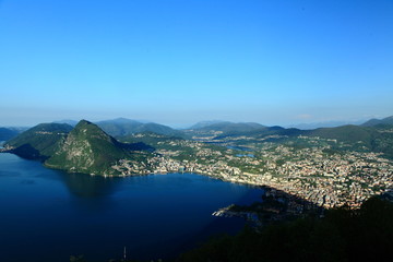 Obraz premium Blick vom Monte Bre auf Lugano