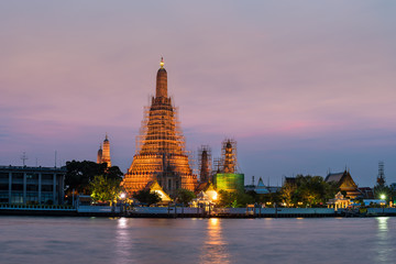 Fototapeta premium temple of dawn (wat arun) in bangkok ,thailand renovate and repa