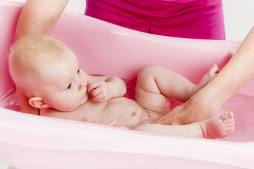 baby during bathing © Richard Semik