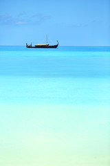 Obraz premium View of beautiful blue ocean water with boat in Baros Maldives