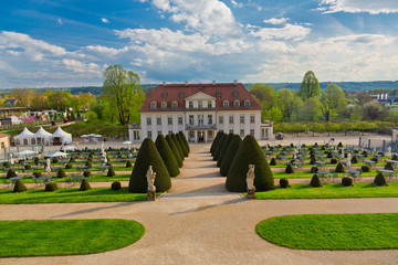 Fototapeta na wymiar Weingut und Schloss Wackerbarth in Radebeul bei Dresden