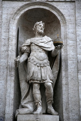 statue di Carlo Magno in Rome, Italy - 82428109