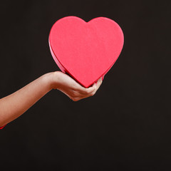 Obraz premium Woman hand holding heart box.