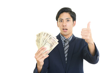 札束を持つ男性