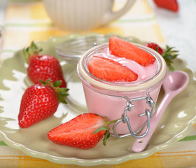 Yogurt with strawberries