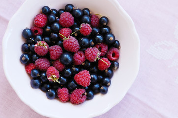 Mix of wild raspberry and black currant in pink bowl