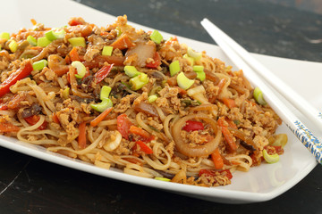 cibo asiatico spaghetti