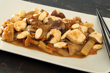 cibo cinese pollo con mandorle