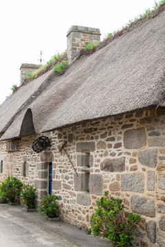 Chaumi&egrave;res bretonnes au village de Kercanic, Finist&egrave;re, Bretagne