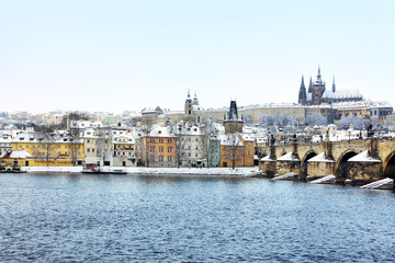 Fototapeta na wymiar Snowy Prague gothic Castle with Charles Bridge, Czech Republic