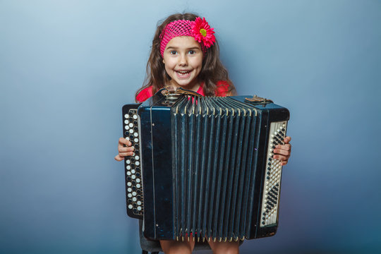 girl seven years of European appearance with a bright-haired chi