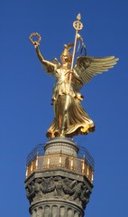 Fototapeta na wymiar Glänzende Viktoria auf der Berliner Siegessäule