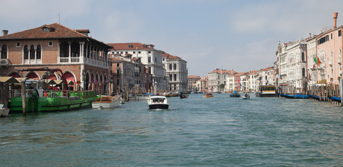Panoramique sur le grand canal
