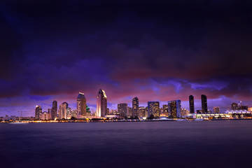 Obraz premium colorful night time cityscape of san diego skyline