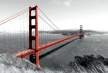 Foto op Plexiglas Bestsellers Architectuur Golden Gate Bridge Red Pop op zwart-wit