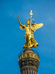 Fototapeta na wymiar Goldelse - Victoria auf Berliner Siegessäule