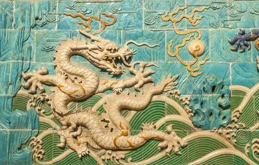 Schilderijen op glas Traditional Chinese White Dragon Decorated Wall © Daniel H Chui