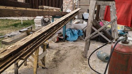 preparation of wooden planks for the manufacture of roof