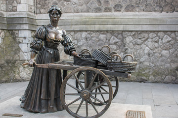 Molly Malone Statue Suffolk Street Dublin
