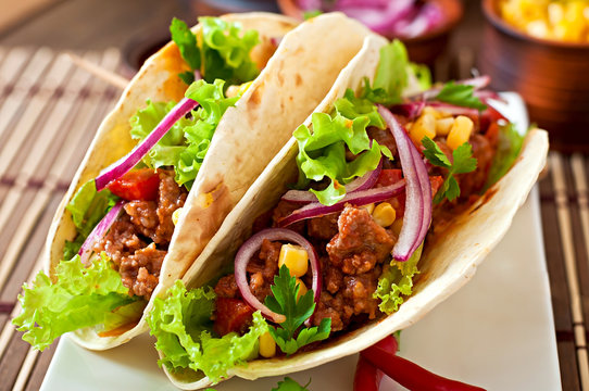 Mexican tacos with meat, vegetables and red onion