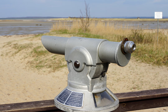 Fernglas am Naturschutzgebiet Langenwerder