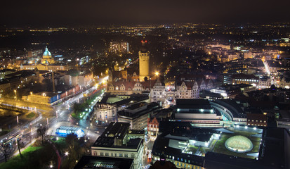 Obraz premium Blick am Abend auf den Wilhelm Leuschner Platz