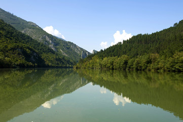 Naklejka na ściany i meble Drina River