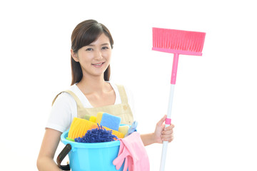 掃除をする女性