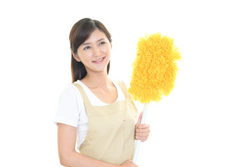 掃除をする女性