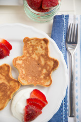 Pancakes mit Erdbeeren