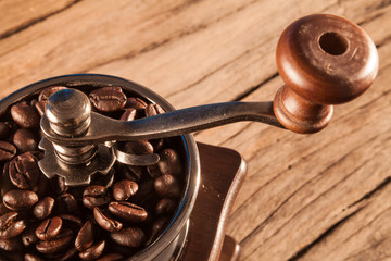 Obraz na płótnie Canvas Vintage manual coffee grinder with coffee beans