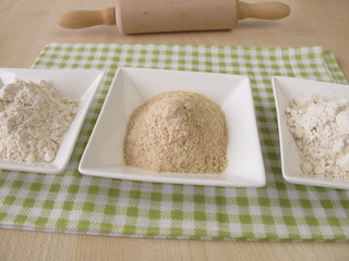 Mehl und Sauerteigextrakt