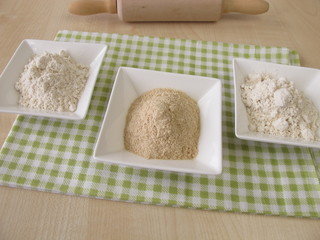 Mehl und Sauerteigextrakt