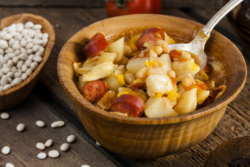Hungarian goulash with beans