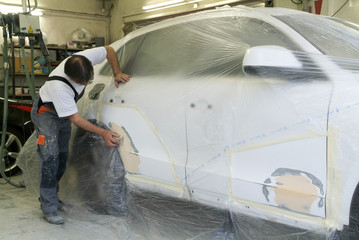 Mechanic reparing a car in auto repair shop