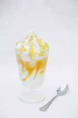 Frozen Yogurt mit Ananas