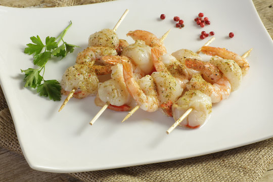 brochettes de saint-jacques et crevettes 30042015