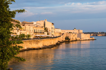 Fototapeta na wymiar View of Syracuse, Ortiggia, Sicily, Italy, houses facing the sea