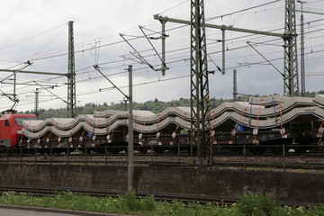 güterzug transport von betonteilen