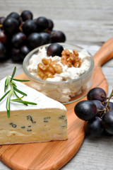 Käse und Weintrauben