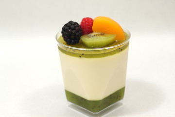  dessert mousse and kiwi  with  mixedfruit