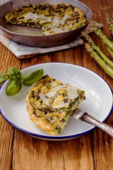 Spinach e green asparagus frittata slices