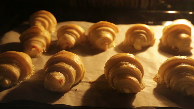 Time-lapse video of croissants baking in oven